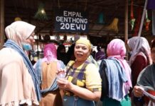 125 Buruh Gendong Hadir Di Wiwitan Pasar Kangen 2023 Polda DIY 125 Buruh Gendong Hadir Di Wiwitan Pasar Kangen 2023 Polda DIY