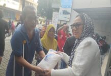 Diwa Foundation dan Perhimpunan UKM Indonesia Bagikan 1 Ton Beras, Diah Warih: Kita Harus Peduli Pada Sesama