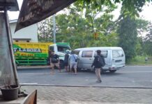 Tabrakan Beruntun, Pengemudi Carry Terjepit Body Kendaraan