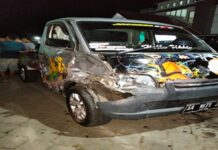 Dua Grand Max Bertabrakan, Belasan Penumpang Luka-Luka