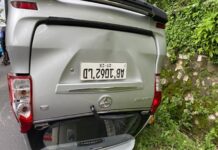Di Gunungkidul Toyota Avanza Terbalik Pasca Tabrak Pembatas Jalan