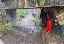 Bocah 8 Tahun Terseret Arus Selokan