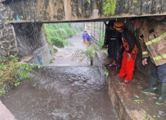 Bocah 8 Tahun Terseret Arus Selokan