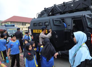 Puluhan Siswa SDIT Khairul Rahman Kunjungi Markas Brimob Polda Sumut