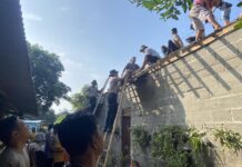 Samapta Polda DIY Bantu Renovasi Atap Rumah Warga