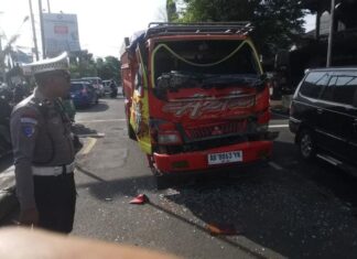 Tiga Kendaraan Truk dan Satu Mobil Pribadi Alami Tabrakan Beruntun