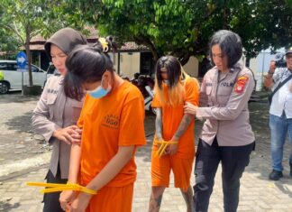 Dua Wanita Nekat Curi Sepeda Motor