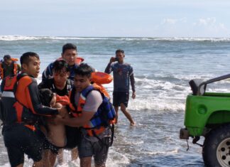 Empat Wisatawan Terseret Ombak Pantai Parangtritis