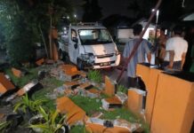 Mobil Grandmax Hantam Tembok Warga