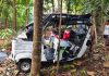 Hilang Kendali, Bajaj Nyusep di Perkebunan Warga