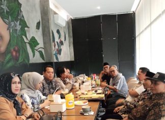 Aspihani Serahkan Dokumen Musyawarah Desa Untuk Pemekaran Kabupaten Gambut Raya