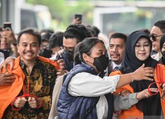 Roy Suryo dan Dokter Tifa Diserahkan ke Kejaksaan