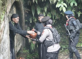 Polda DIY Gelar Tradisi Pengambilan Air Suci dari Lereng Merapi
