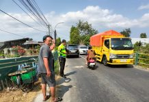 Pesepeda Onthel Tewas Terlindas Truk Box