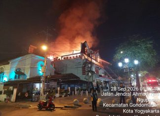 Toko Batik Kota Yogyakarta Dilalap Si Jago Merah