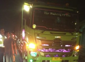 Tabrak Truk Berhenti, Pemotor Tewas di Lokasi