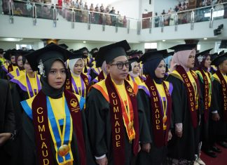 Ratusan Mahasiswa Untidar Wisuda